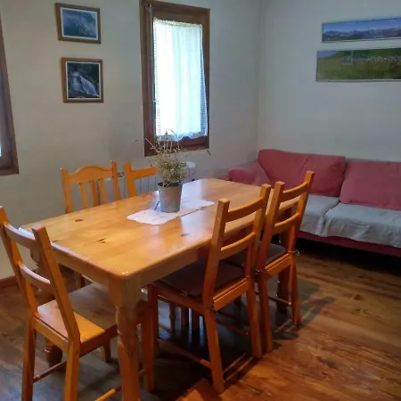 Apartament In 아파트 카스테야르 데 누그